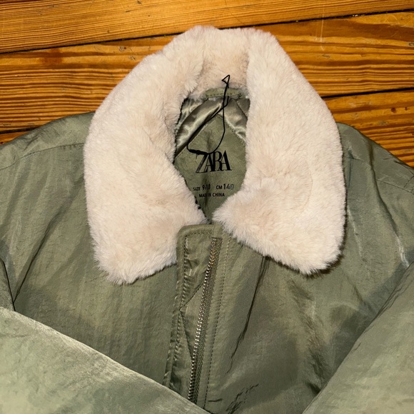 Brand new Zara flight jacket with faux fur on the collar - Picture 2 of 5